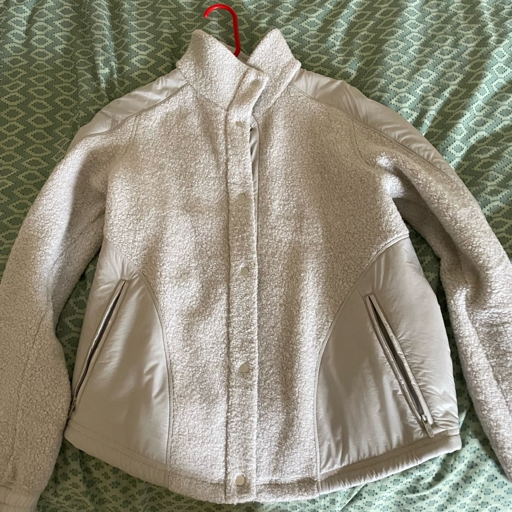 Lululemon light gray jacket